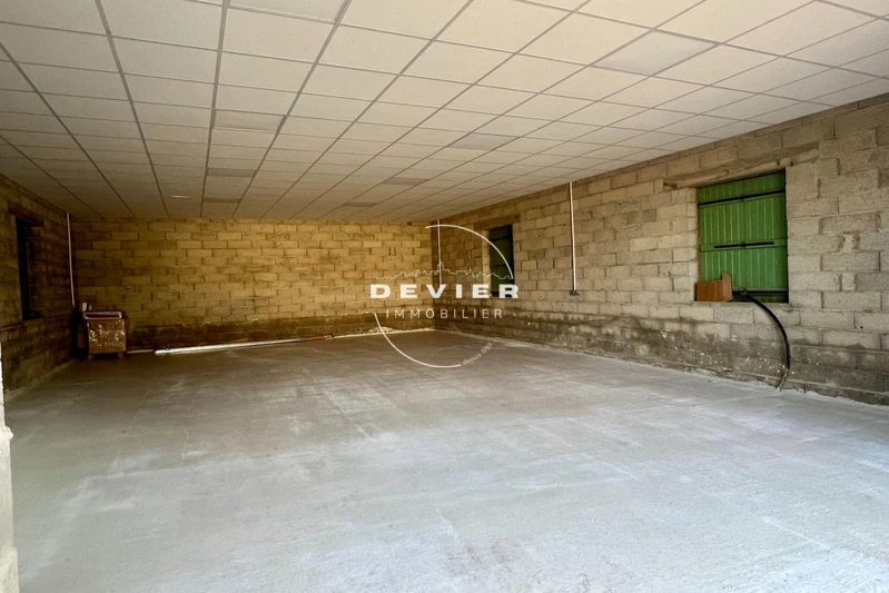 Professionnel entrepôt Saint-Geniès-des-Mourgues  