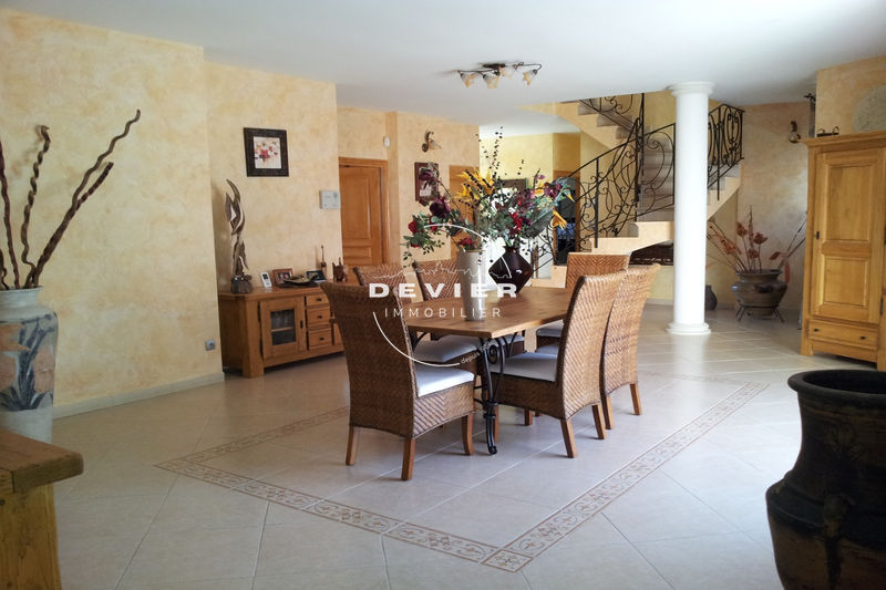 Photo Contemporaine Saint-Geniès-des-Mourgues Castries, achat contemporaine 5 chambres 209 m²