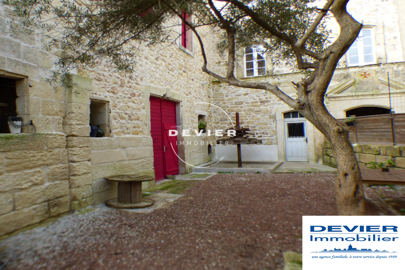 vente maison de caractère Saint-geniès-des-mourgues Saint génies des mourgues Maison de caractère Saint-Geniès-des-Mourgues Saint génies des mourgues, achat maison de caractère 5 chambres 244 m²