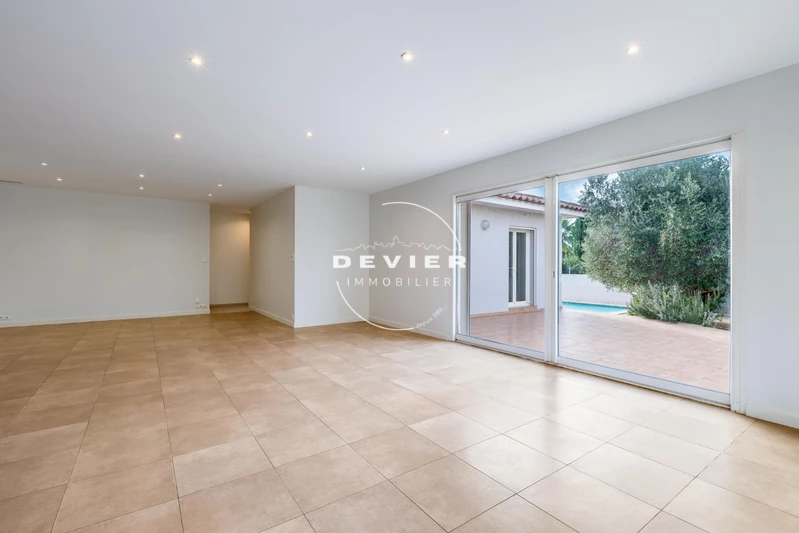 Villa Saint-Geniès-des-Mourgues   achat villa  4 chambres   140&nbsp;m&sup2;