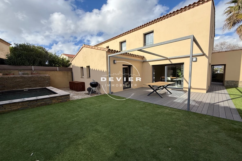 Maison Saint-Geniès-des-Mourgues   achat maison  3 chambres   155&nbsp;m&sup2;