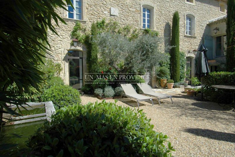 Location saisonnière maison de village Cabrières-d'Avignon Location saisonnière maison de village Cabrières-d'Avignon Village house Cabrières-d'Avignon Luberon, Location saisonnière village house 3 bedrooms 300 m²