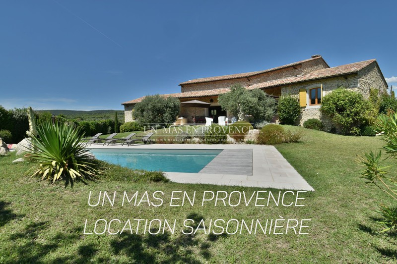 Location saisonnière villa provençale Gordes  Villa provençale Gordes Provence,  Location saisonnière villa provençale  4 chambres   240&nbsp;m&sup2;
