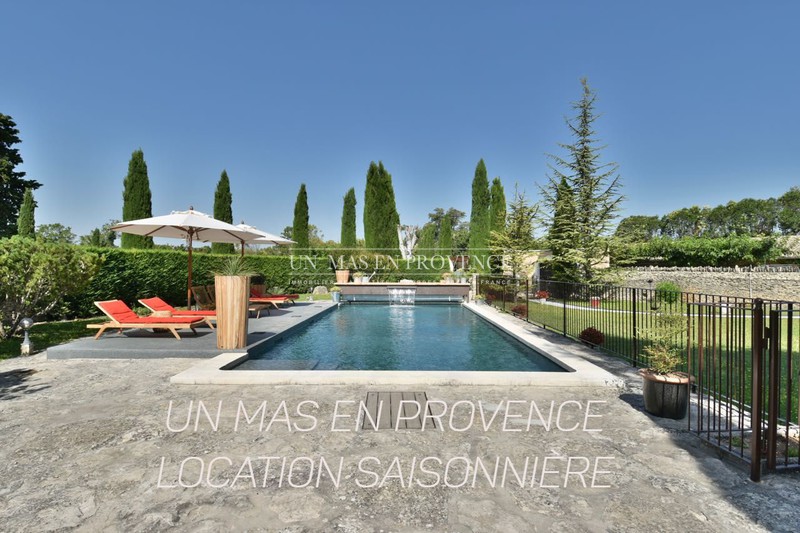 Location saisonnière maison en pierre L'Isle-sur-la-Sorgue Location saisonnière maison en pierre L'Isle-sur-la-Sorgue Stone house L'Isle-sur-la-Sorgue Luberon, Location saisonnière stone house 5 bedrooms 350 m²