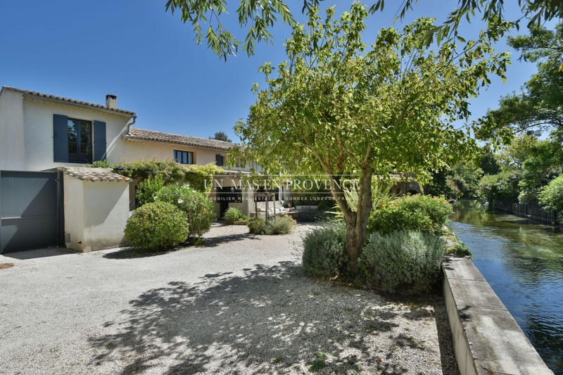 Location saisonnière maison de ville L'Isle-sur-la-Sorgue Location saisonnière maison de ville L'Isle-sur-la-Sorgue Maison de ville L'Isle-sur-la-Sorgue Luberon, Location saisonnière maison de ville 3 chambres 170 m²