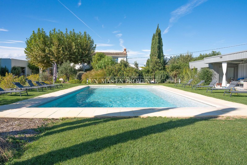 Location saisonnière maison contemporaine Cavaillon  Maison contemporaine Cavaillon Luberon,  Location saisonnière maison contemporaine  5 chambres   500&nbsp;m&sup2;