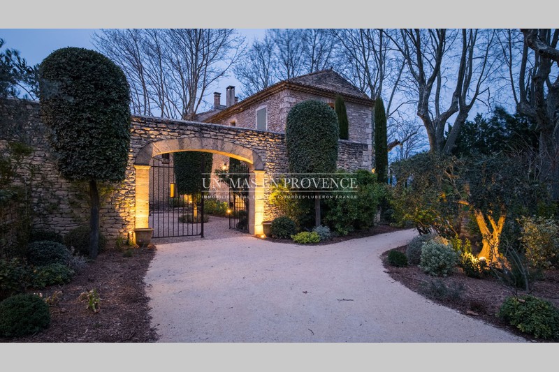 Location saisonnière demeure de prestige L'Isle-sur-la-Sorgue Location saisonnière demeure de prestige L'Isle-sur-la-Sorgue Luxury property L'Isle-sur-la-Sorgue Pays des sorgues, Vacation rental luxury property 8 bedrooms 110 m²