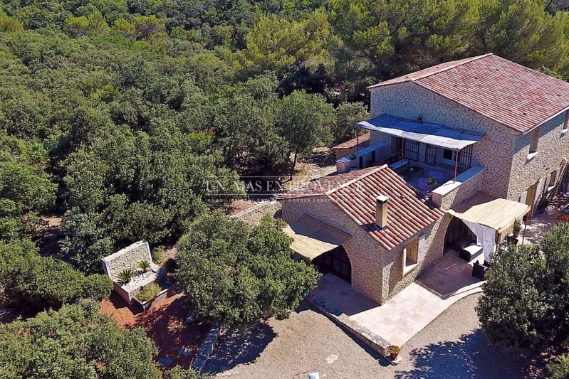 Location saisonnière maison en pierre Gordes  