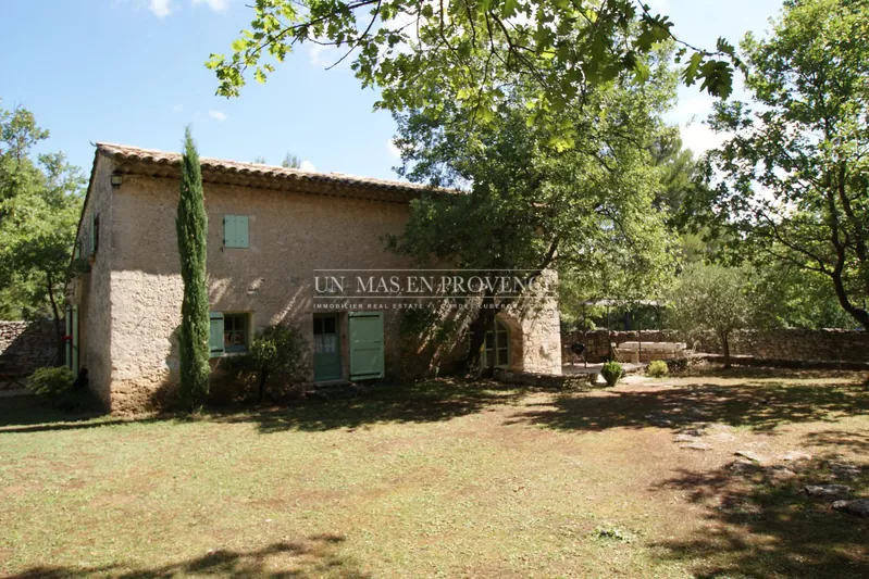 Location saisonnière ancienne bergerie Lacoste  