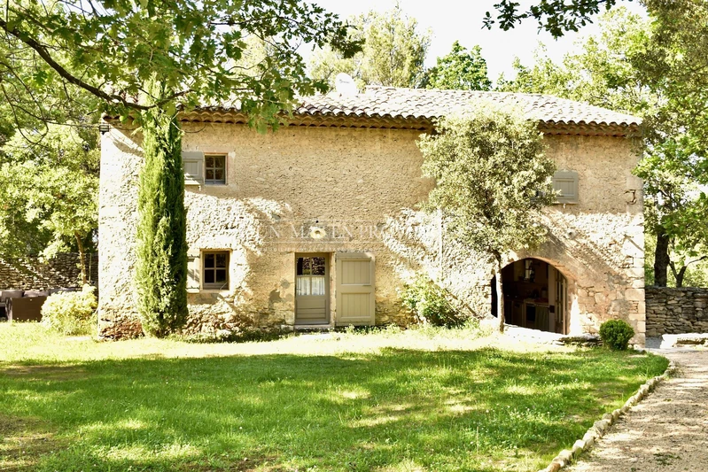 Location saisonnière ancienne bergerie Lacoste  