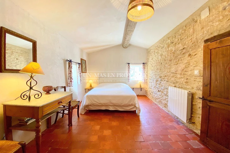 Location saisonnière ancienne bergerie Lacoste  