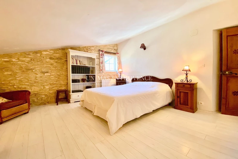 Location saisonnière ancienne bergerie Lacoste  