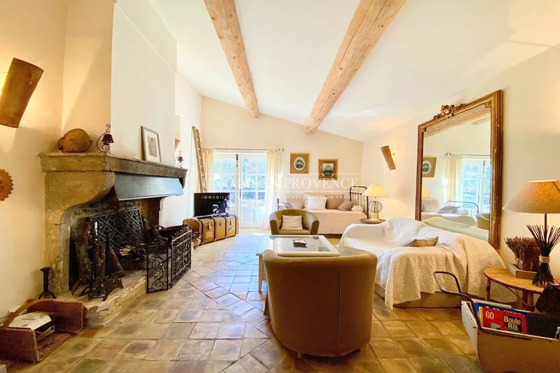 Location saisonnière ancienne bergerie Lacoste  