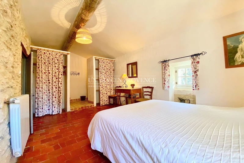 Location saisonnière ancienne bergerie Lacoste  