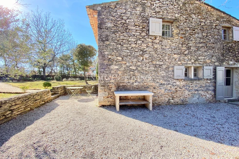 Location saisonnière ancienne bergerie Lacoste  