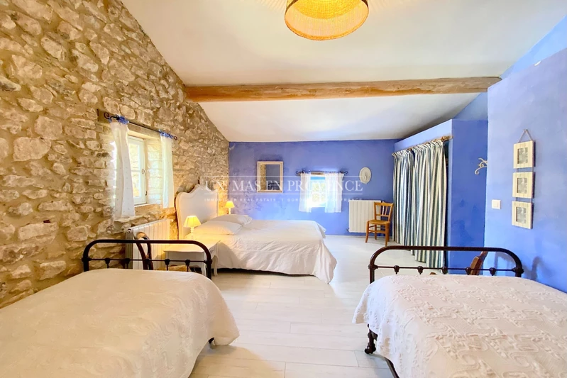 Location saisonnière ancienne bergerie Lacoste  