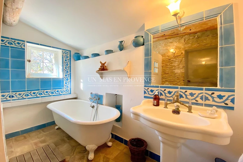 Location saisonnière ancienne bergerie Lacoste  