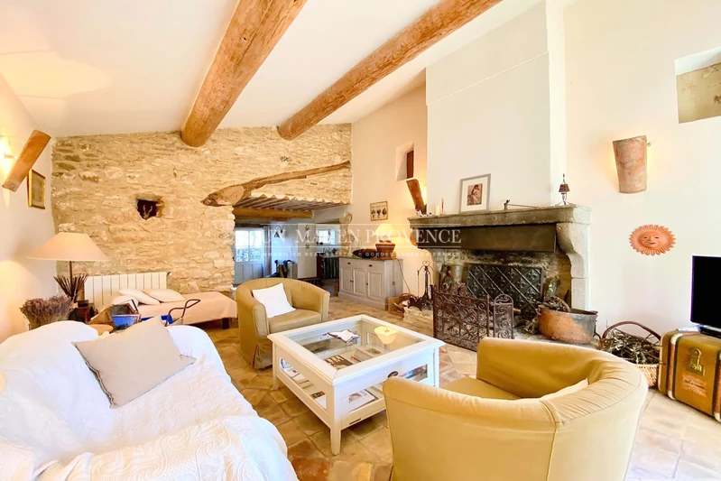 Location saisonnière ancienne bergerie Lacoste  