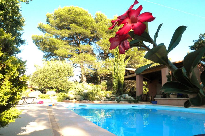 Vente maison de campagne Saint-Saturnin-lès-Apt Vente maison de campagne Saint-Saturnin-lès-Apt Villa Saint-Saturnin-lès-Apt Luberon, to buy villa 5 bedrooms 150 m²