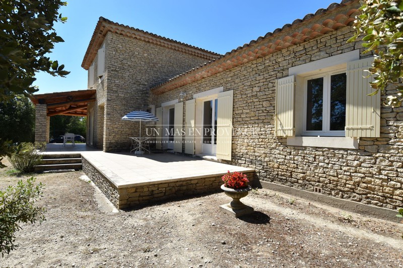 Vente maison en pierre Gordes  Stone house Gordes Luberon,   to buy stone house  3 bedrooms   125&nbsp;m&sup2;