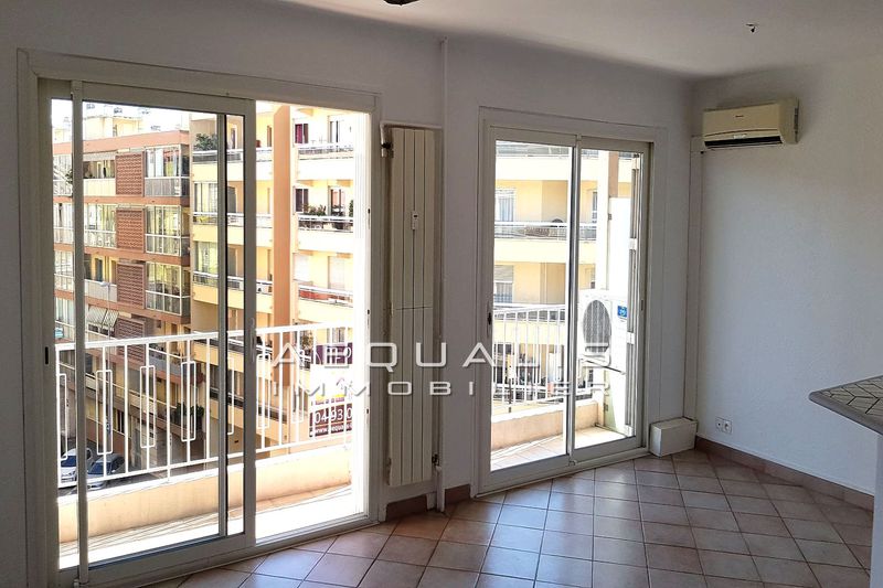 Photo Appartement Saint-Laurent-du-Var Centre-ville, Location appartement 2 pièces 53 m²