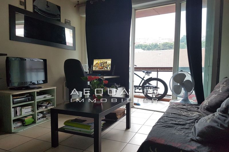 Photo Appartement Saint-Laurent-du-Var Centre-ville, Location appartement 1 pièce 17 m²