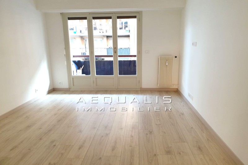 Photo Apartment Saint-Laurent-du-Var Centre-ville, Rentals apartment 2 rooms 45 m²