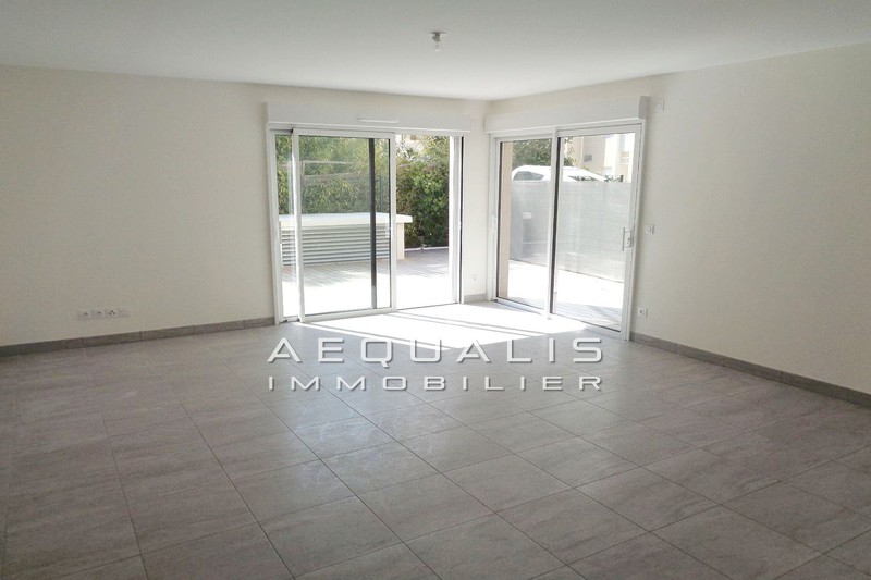 Photo Apartment Saint-Laurent-du-Var Centre-ville, to buy apartment 2 rooms 60 m²
