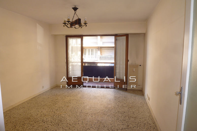 Photo Apartment Saint-Laurent-du-Var Centre-ville, to buy apartment 2 rooms 45 m²
