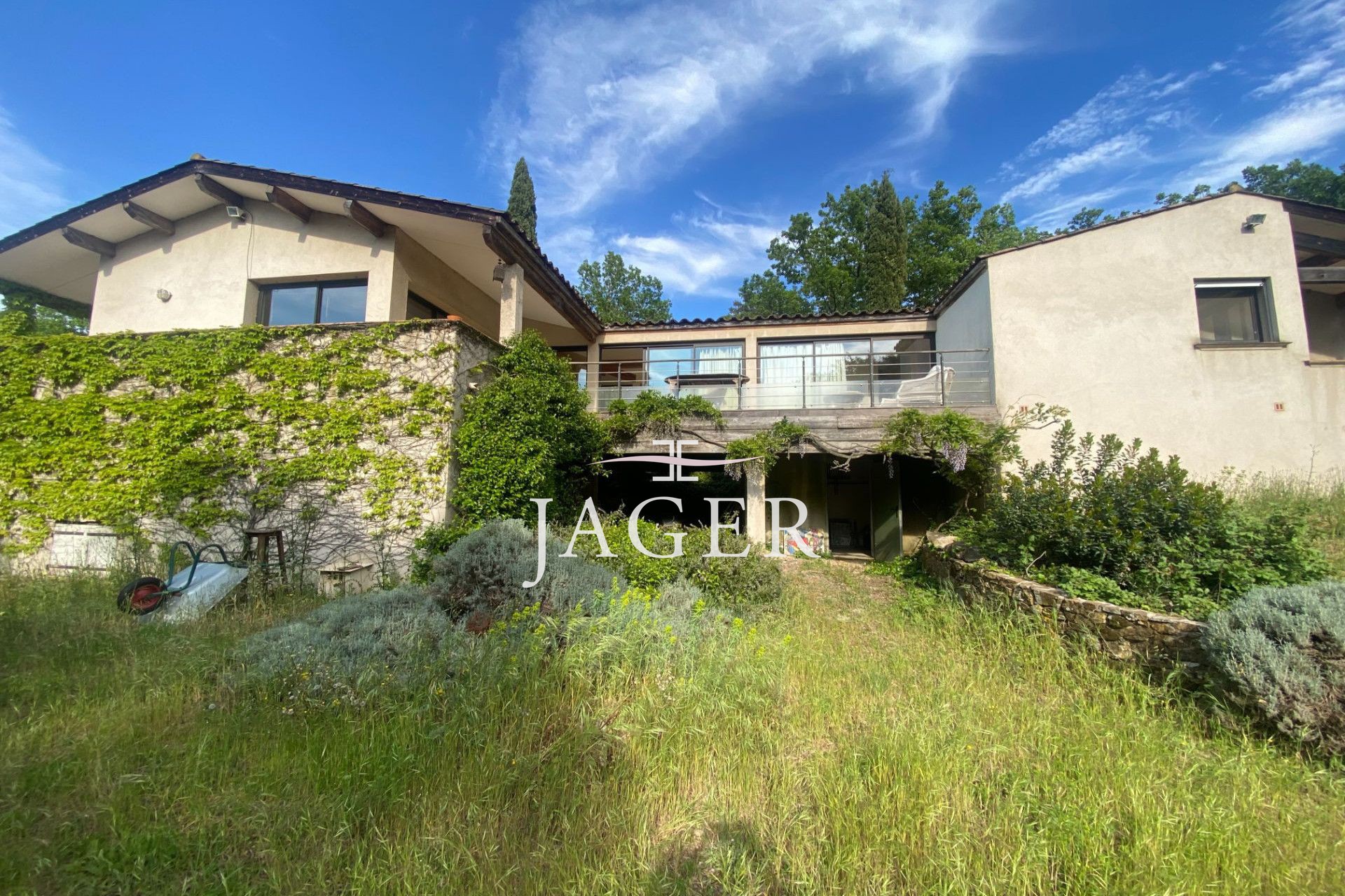 Provence and offgrid La Mole villa with pool, land and freedom