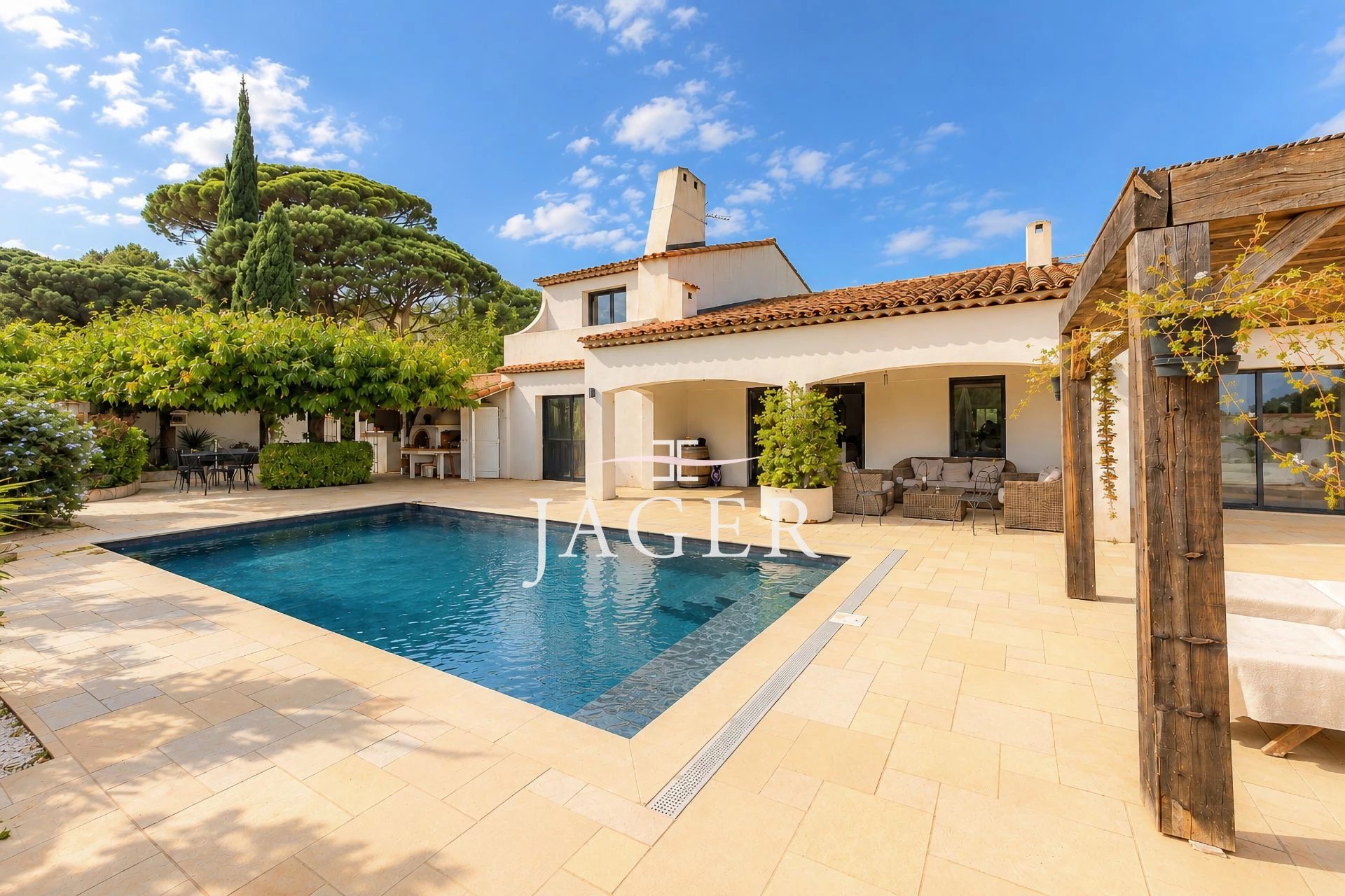 Maison 8 pièces 265 m² · à Cogolin · 265 m² · 1 950 000 €