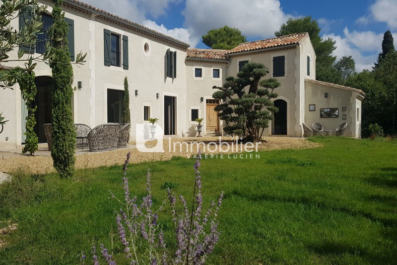Location saisonnière - mas - A pied du centre-ville Saint-Rémy-de-Provence - 7 780 € / week - Ref. 404L2190M Photo Mas Saint-Rémy-de-Provence A pied du centre-ville, Location saisonnière mas 5 bedrooms 300 m²