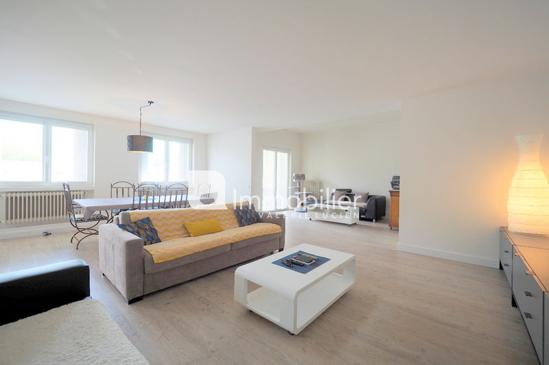 For sale - apartment - A pied centre-ville Saint-Rémy-de-Provence - 440 000 € - Ref. 404V2091A Photo Apartment Saint-Rémy-de-Provence A pied centre-ville, to buy apartment 4 rooms 135 m²