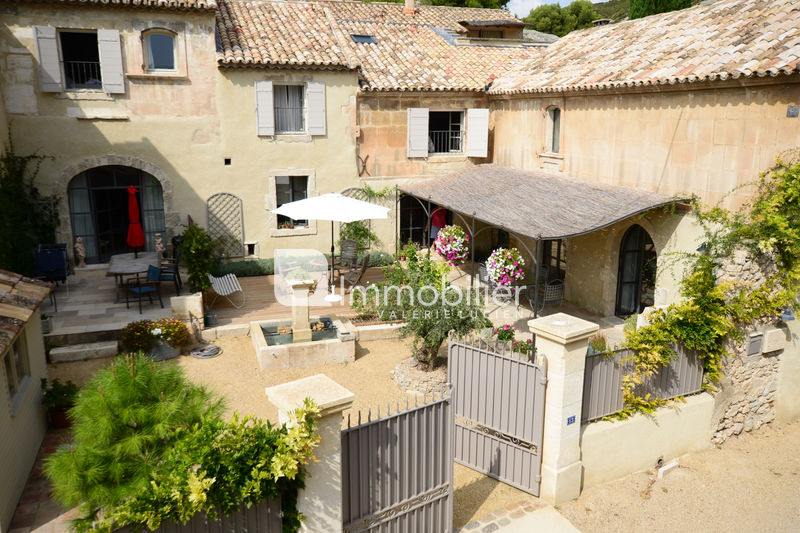 For sale - Village house - A 5 mn centre-ville Maussane-les-Alpilles - 1 360 000 € - Ref. 404V3820M Photo Village house Maussane-les-Alpilles A 5 mn centre-ville, to buy village house 4 bedrooms 305 m²