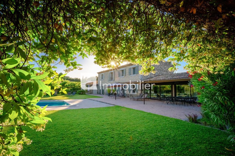 For sale - Mansion - A 5 minutes du centre-ville Saint-Rémy-de-Provence - 1 680 000 € - Ref. 404V4028M Photo Mansion Saint-Rémy-de-Provence A 5 minutes du centre-ville, to buy mansion 6 bedrooms 300 m²