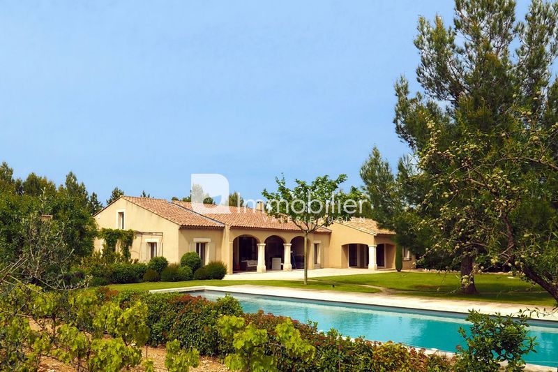 For sale - demeure de prestige - A 1 km du centre Eygalières - 1 975 000 € - Ref. 404V4056M Photo Demeure de prestige Eygalières A 1 km du centre, to buy demeure de prestige 6 bedrooms 300 m²