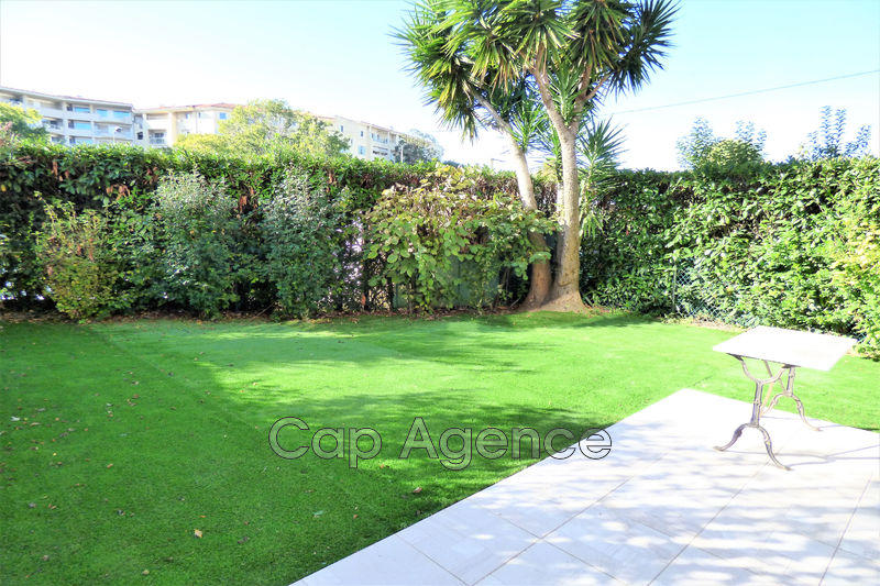 Photo Apartment Juan-les-Pins Bord de mer, to buy apartment 3 rooms 84 m²