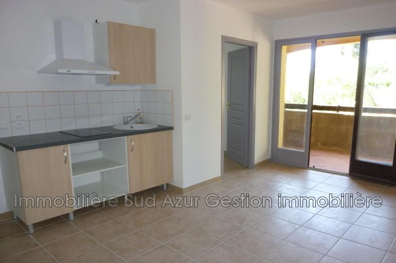 Photo Appartement Solliès-Ville Location appartement 2 pièces 28 m²