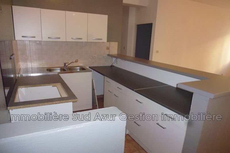 Photo Appartement Solliès-Pont Location appartement 3 pièces 62 m²