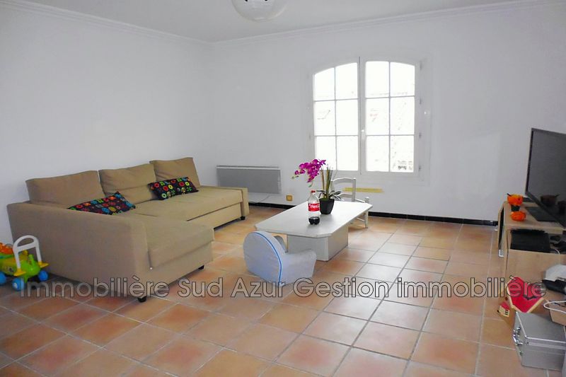 Photo Appartement Solliès-Pont Location appartement 3 pièces 63 m²