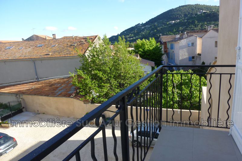 Photo Appartement Solliès-Pont Location appartement 3 pièces 65 m²