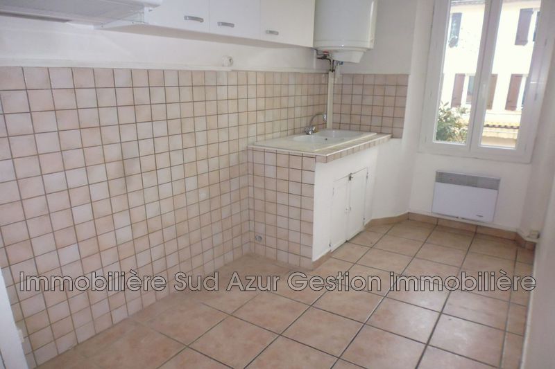 Photo Appartement Solliès-Pont Location appartement 2 pièces 31 m²