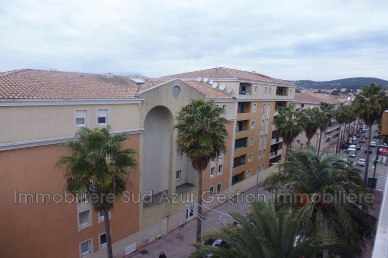 Photo Appartement Hyères Centre-ville, Location appartement 2 pièces 57 m²