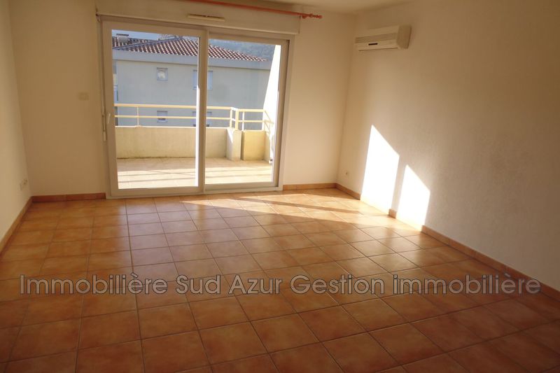 Photo Appartement Solliès-Pont Location appartement 2 pièces 46 m²