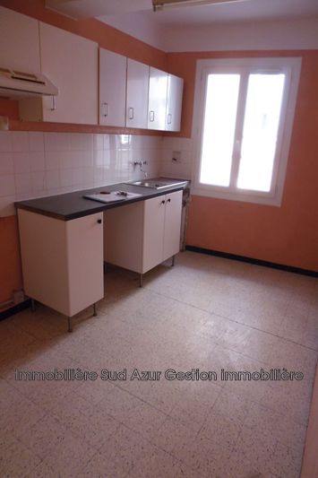 Photo Appartement Cuers Location appartement 2 pièces 47 m²