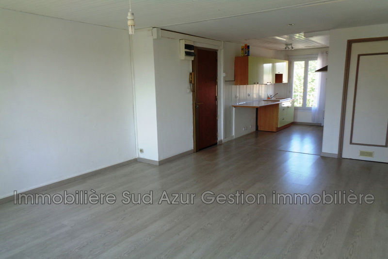 Photo Appartement Solliès-Pont Location appartement 3 pièces 64 m²