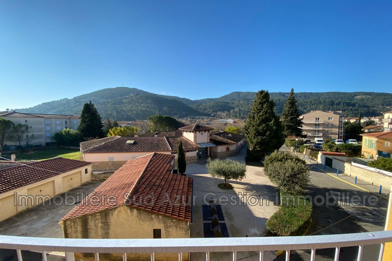 Photo Appartement Solliès-Pont Location appartement 4 pièces 70 m²