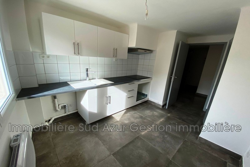 Photo Appartement Solliès-Pont Location appartement 2 pièces 52 m²