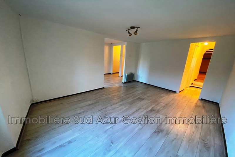 Photo Appartement Solliès-Pont Location appartement 2 pièces 54 m²