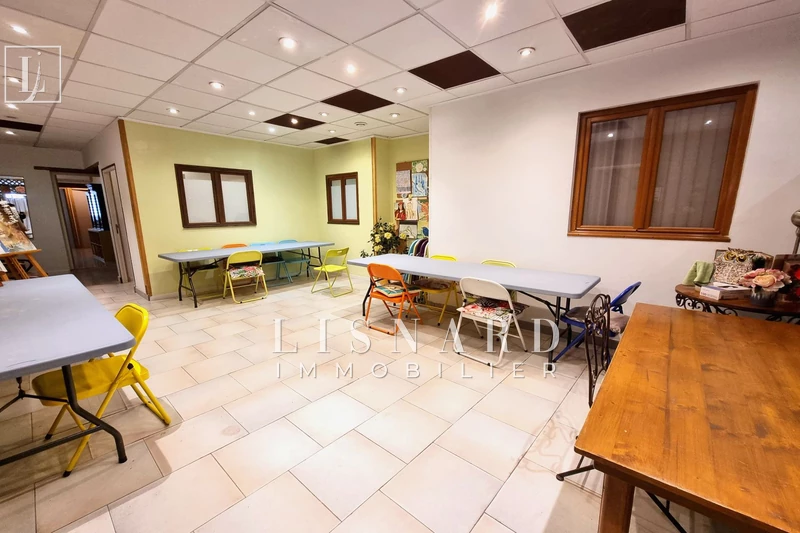 locauxvente  Vallauris   168 m² -   